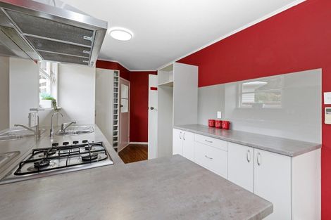 Photo of property in 2 Whirinaki Crescent, Heretaunga, Upper Hutt, 5018