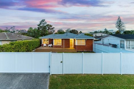 Photo of property in 26a Finlow Drive, Te Atatu South, Auckland, 0610