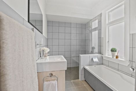 Photo of property in 407 Carrington Street, Upper Vogeltown, New Plymouth, 4310
