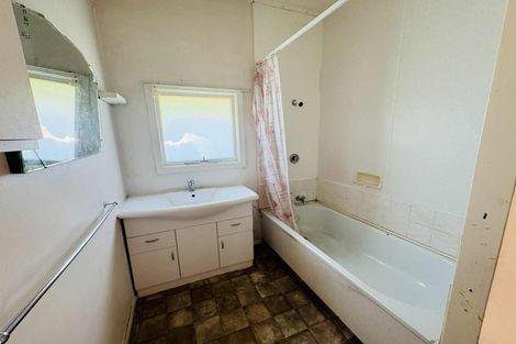 Photo of property in 2 Westbourne Terrace, Castlecliff, Whanganui, 4501
