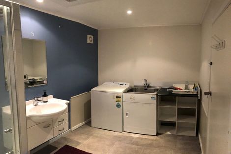 Photo of property in 29 Deverell Place, Northcross, Auckland, 0632
