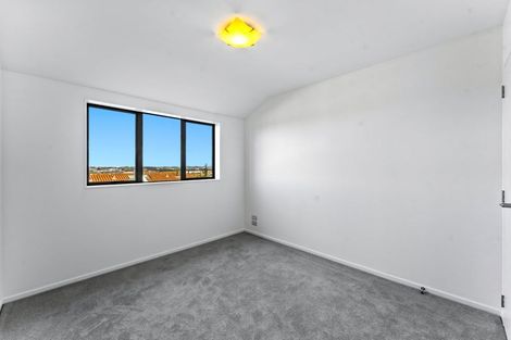 Photo of property in The Rise, 2/11 Hatfield Place, Albany Heights, Auckland, 0632
