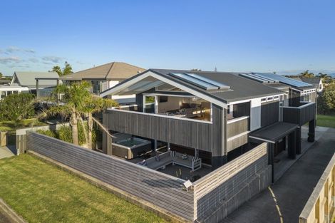 Photo of property in 112 Karewa Parade, Papamoa Beach, Papamoa, 3118