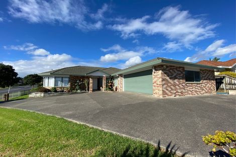 Photo of property in 130 Kilkenny Drive, East Tamaki Heights, Auckland, 2016