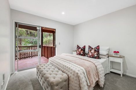 Photo of property in 9 Springwater Vale, Unsworth Heights, Auckland, 0632