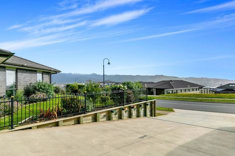 Photo of property in 117 Queen Charlotte Drive, Aotea, Porirua, 5024