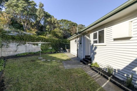Photo of property in 15 Simons Street, Moturoa, New Plymouth, 4310