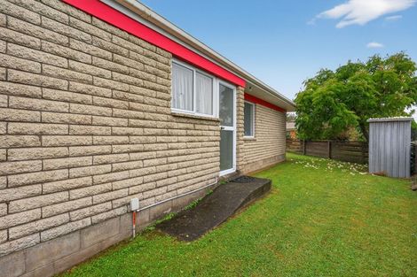 Photo of property in 41 Edgewater Parade, Waiuku, 2123