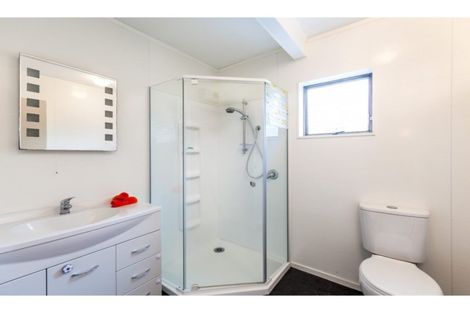 Photo of property in 7 Pokapu Street, Titirangi, Auckland, 0600