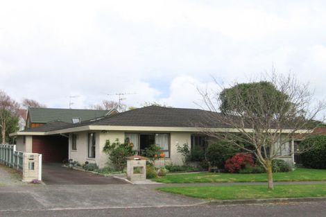 Photo of property in 8 Rewarewa Crescent, Waikanae, 5036