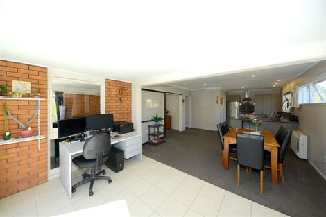 Photo of property in 27 Hillcrest Place, Avonhead, Christchurch, 8042