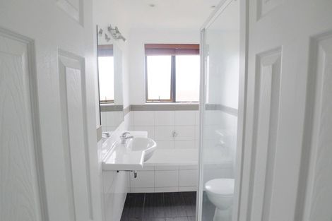 Photo of property in 9 Plumstead Rise, Glen Eden, Auckland, 0602