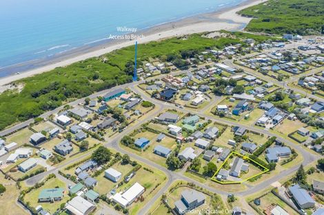 Photo of property in 38 Te Kiri Street, Himatangi Beach, Foxton, 4891