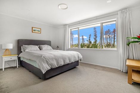 Photo of property in 18 Kaipara Lake Road, South Head, Helensville, 0874