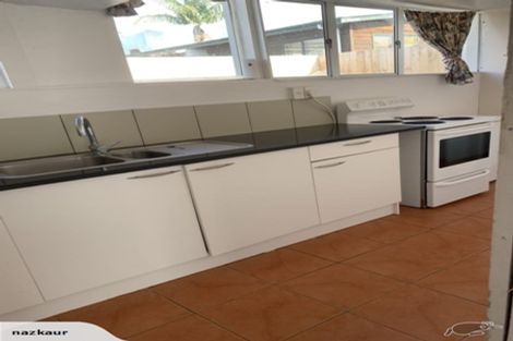 Photo of property in 66 Lynwood Road, New Lynn, Auckland, 0600