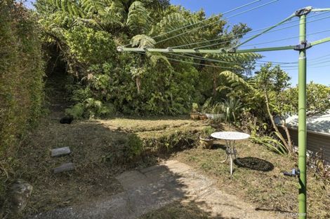 Photo of property in 110 Ruskin Road, Newlands, Wellington, 6037