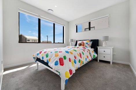 Photo of property in 2 Pukeko Road, Hobsonville, 0616