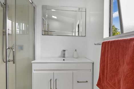 Photo of property in 2/180 Henderson Valley Road, Henderson, Auckland, 0612