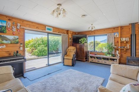 Photo of property in 338 Ngarara Road, Waikanae, 5391