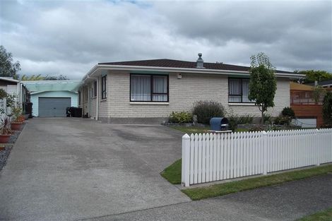 Photo of property in 42 Hartford Crescent, Totara Park, Upper Hutt, 5018