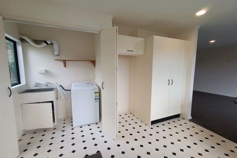 Photo of property in 21 Ladbrooke Drive, Newlands, Wellington, 6037