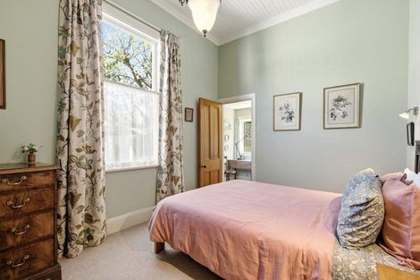 Photo of property in 12 Fairview Crescent, Kelburn, Wellington, 6012