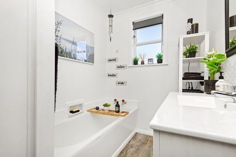 Photo of property in 322a Main Road, Tawa, Wellington, 5028