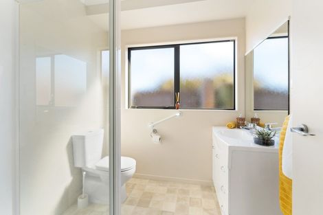 Photo of property in Rangeview Villas, 4/9 Fuller Close, Levin, 5510