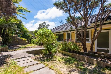 Photo of property in 4 Barclay Street, Newlands, Wellington, 6037