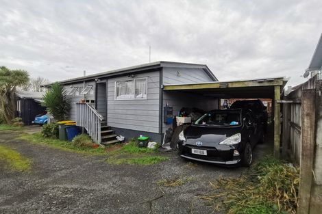 Photo of property in 2/18 Craigbank Avenue, New Lynn, Auckland, 0600