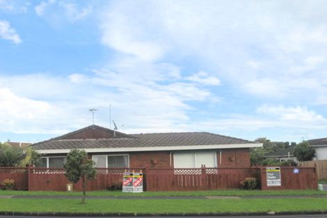 Photo of property in 1/99 Aviemore Drive, Highland Park, Auckland, 2010