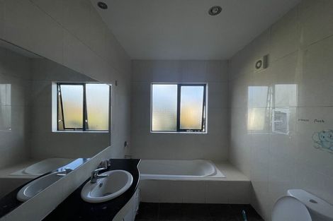 Photo of property in 16 Mangerton Lane, East Tamaki Heights, Auckland, 2016