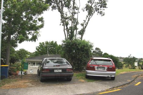 Photo of property in 2/8 Heather Place, Sunnynook, Auckland, 0620