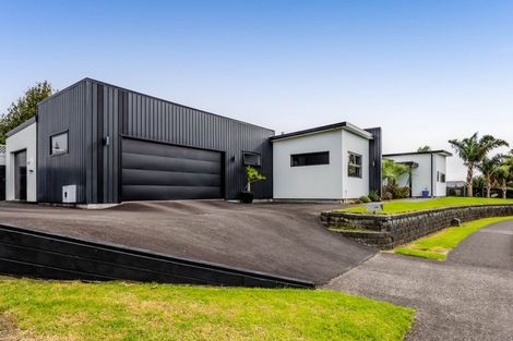 Photo of property in 23 Links Drive, Waiwhakaiho, New Plymouth, 4312