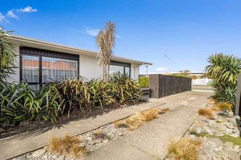 Photo of property in 1/42 Northcote Road, Northcote, Christchurch, 8052
