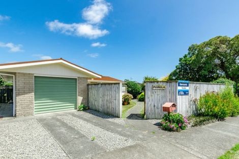 Photo of property in 6 Rewarewa Crescent, Waikanae, 5036