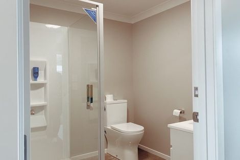 Photo of property in 18 Monaco Grove, Fitzherbert, Palmerston North, 4410