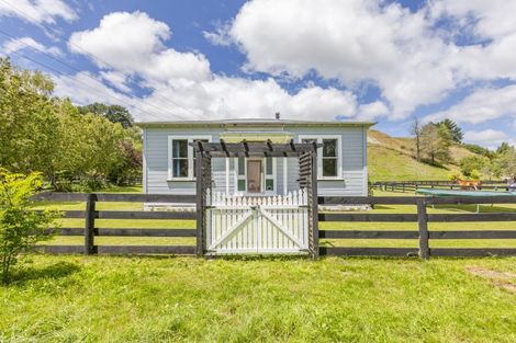 Photo of property in 15 Maharakeke Road, Waipukurau, 4281