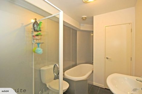 Photo of property in 126 Creswick Terrace, Northland, Wellington, 6012