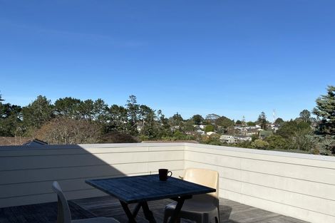 Photo of property in 16 Quincey Place, Massey, Auckland, 0614