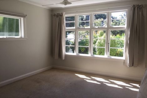 Photo of property in 11 Norfolk Street, Northland, Wellington, 6012