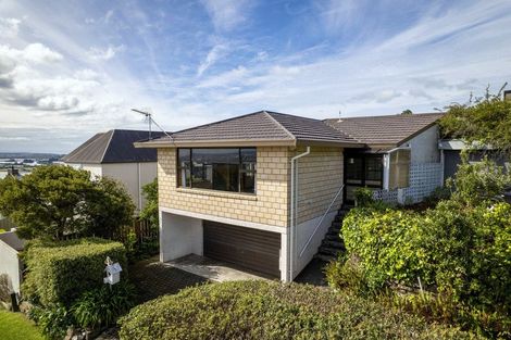 Photo of property in 81 Cannon Hill Crescent, Mount Pleasant, Christchurch, 8081