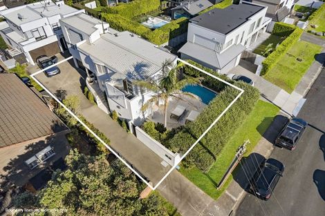 Photo of property in 1/2 Holiday Road, Milford, Auckland, 0620