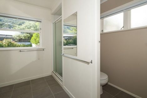 Photo of property in 2 Volkner Grove, Waterloo, Lower Hutt, 5011