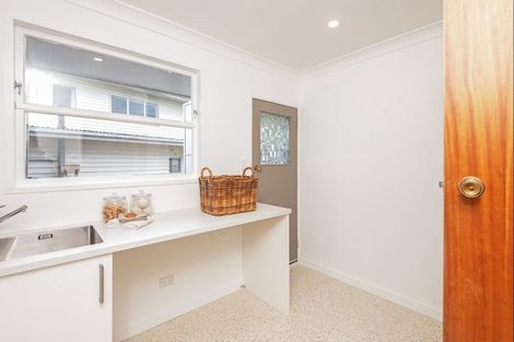 Photo of property in 6 Anaru Place, Awapuni, Palmerston North, 4412