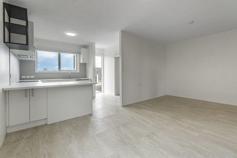 Photo of property in 86 Sylvan Avenue, Northcote, Auckland, 0627