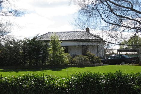 Photo of property in 16 Milne Street, Marton, 4710