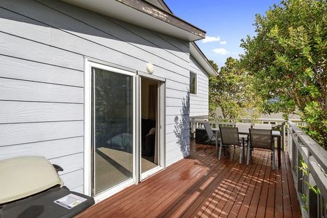 Photo of property in 102 Stewart Drive, Newlands, Wellington, 6037