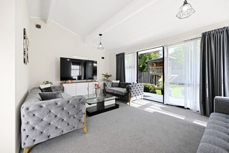 Photo of property in 8 Lorraine Place, Glenview, Hamilton, 3206