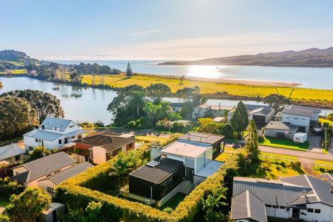 Photo of property in 30 Nihinihi Avenue, Raglan, 3225